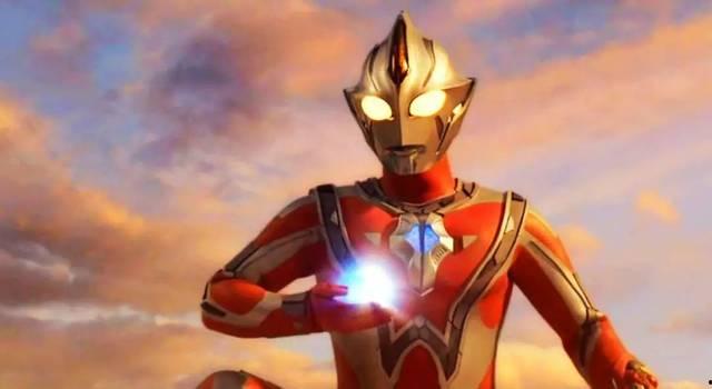 网友爆料奥特曼雨伞视频,萌趣造型引网友热议  第2张